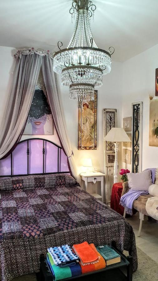 Guest house In House..